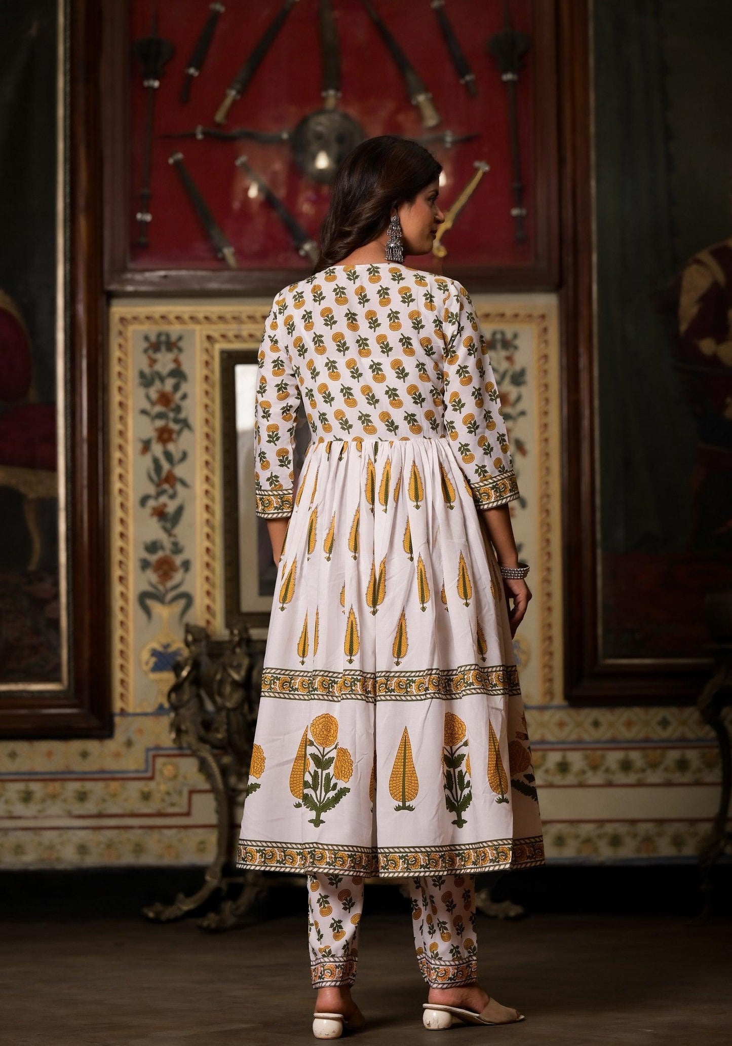 White Cotton Printed Carnation And Leaf Phula Kaalindi Anarkali Set For Women