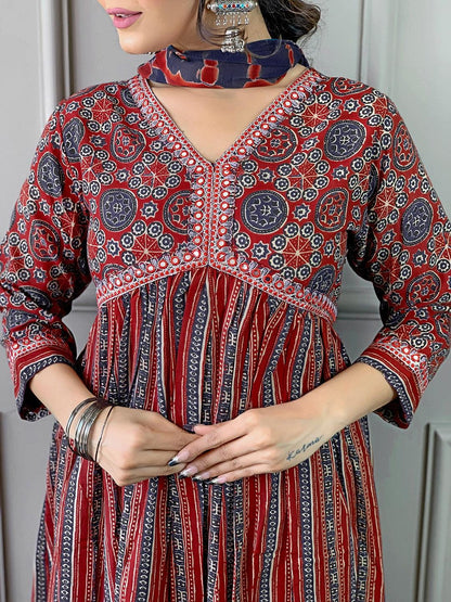 Oaitaari Printed Heavy Duppata Kurta Set With Bottom And Dupatta