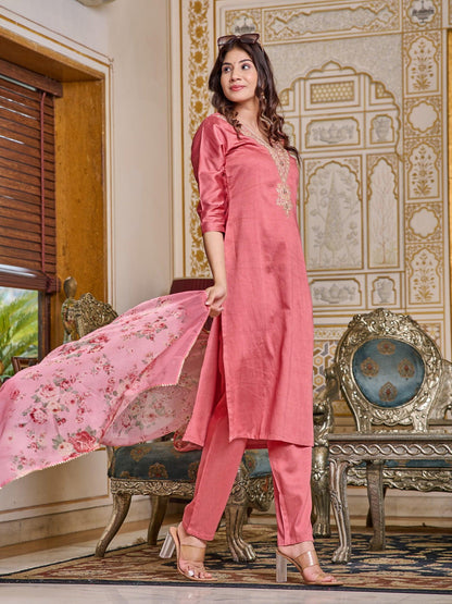 Women Embroidered Straight Kurta Set in Peach Colour